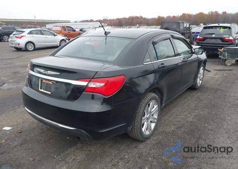2013 Chrysler 200 Lx z USA, uszkodzony, nr VIN 1C3CCBAB0DN765271